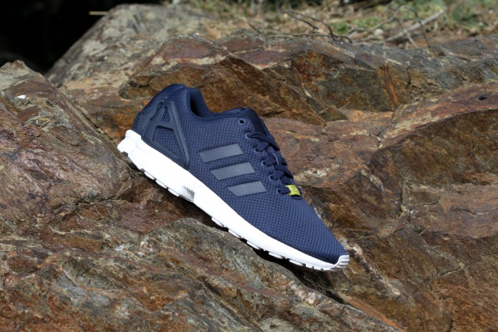 ZX Flux en azul marino de Adidas Originals en Sneakers Barcelona