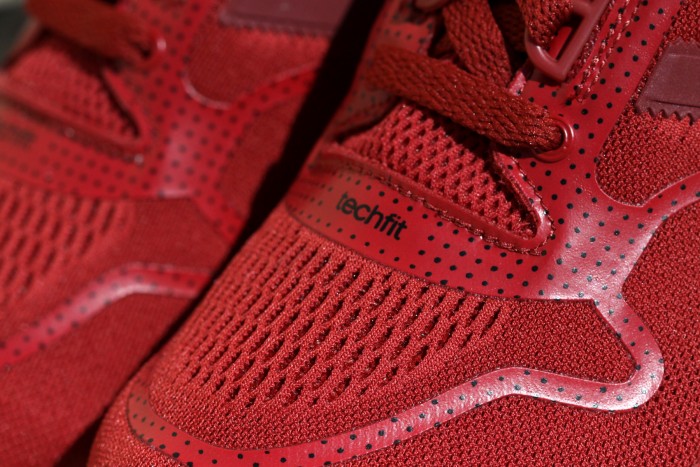 Detalle de ZX500 TechFit granate en Sneakers Barcelona